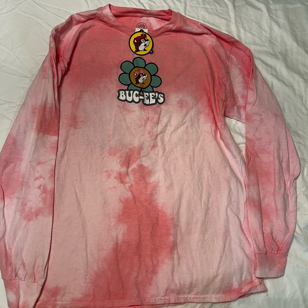 Size large, new with tags, Bucees t shirt. Pink.